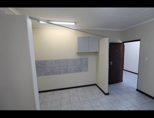 226M² BUSINESS CENTRE TO LET IN VREDENBURG